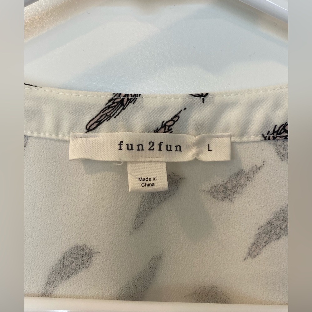 Lillian V Neck Blouse - Picture 4 of 4
